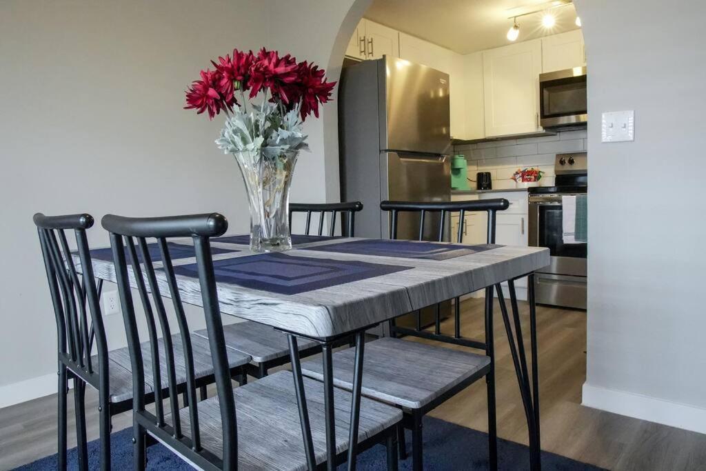 2 Bedroom Minutes From Las Vegas Strip And Airport Exterior photo